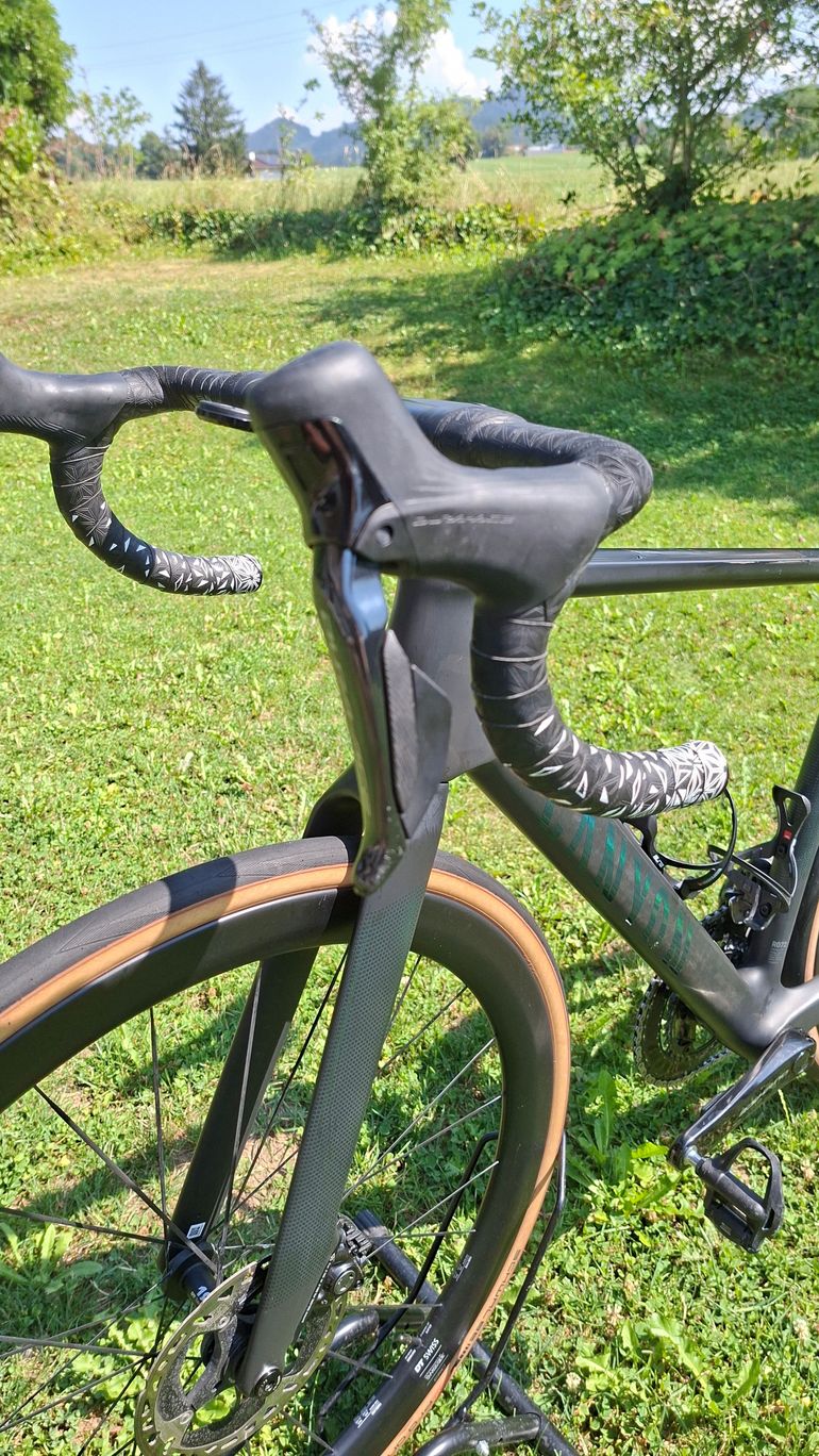 Canyon Endurace CFR Di2 2024 2024 Road & Gravel usato, Nero — immagine 9 di 9