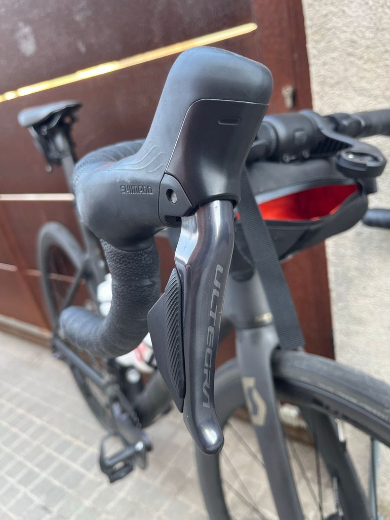 Scott Addict RC 15 2024 2024 Road & Gravel usato, Nero — immagine 4 di 5