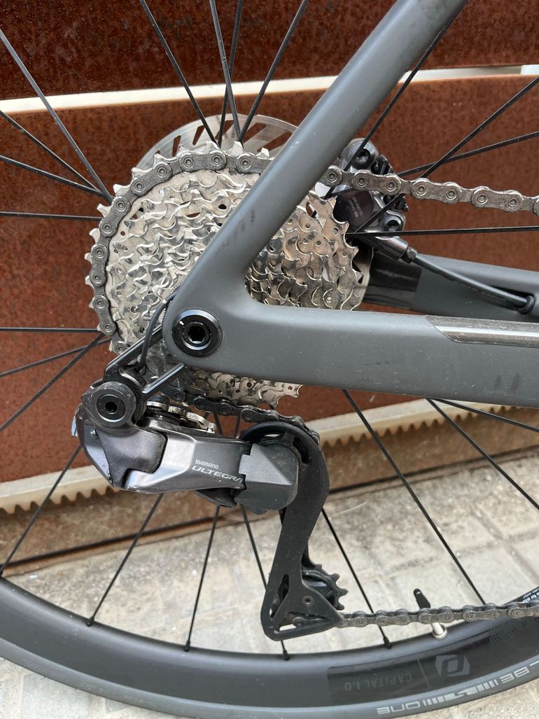 Scott Addict RC 15 2024 2024 Road & Gravel usato, Nero — immagine 3 di 5