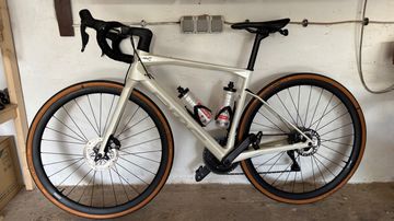 BMC Roadmachine ONE 2022 2022 Road & Gravel usato, Bianco — immagine 2 di 5