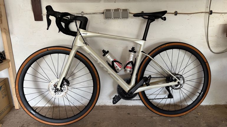 BMC Roadmachine ONE 2022 2022 Road & Gravel usato, Bianco — immagine 2 di 5