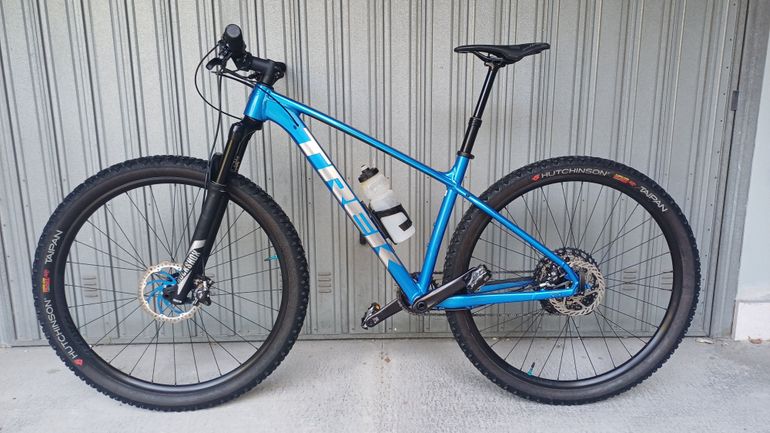 Used Trek X-Caliber 9 2022 2022 Mountainbike, Blue, 27.5, 29 — image 2 of 28