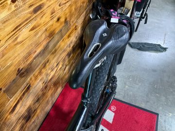 Used Specialized Epic Comp Carbon 29 2015 2015 Mountainbike, Black — image 6 of 12