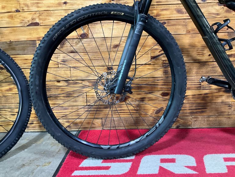 Used Specialized Epic Comp Carbon 29 2015 2015 Mountainbike, Black — image 4 of 12