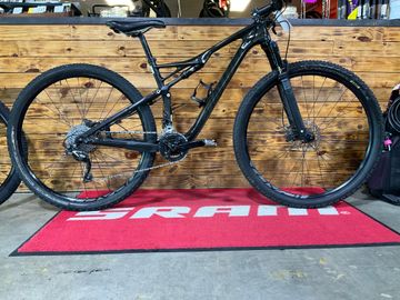 Used Specialized Epic Comp Carbon 29 2015 2015 Mountainbike, Black — image 1 of 12