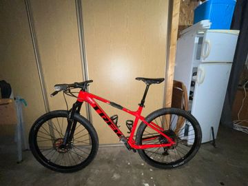 Used Trek X-caliber SRAM GX 2023 Mountainbike, Red, 29 — image 1 of 3