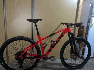 Used Trek X-caliber SRAM GX 2023 Mountainbike, Red, 29 — image 2 of 3