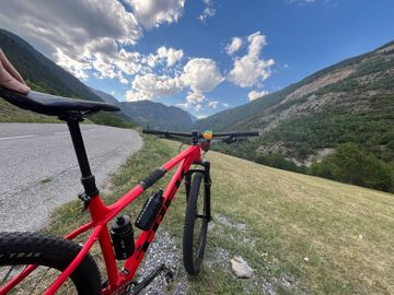 Used Trek X-caliber SRAM GX 2023 Mountainbike, Red — image 3 of 5