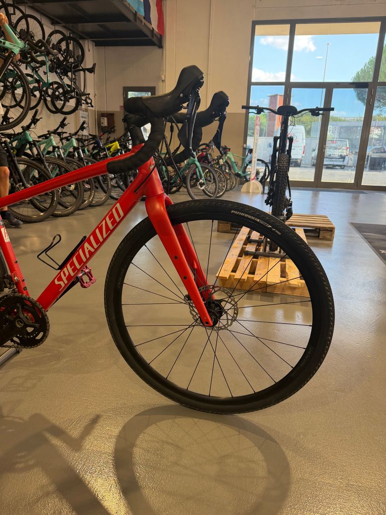 Used Specialized Diverge Elite E5 2022 2022 Road & Gravel, Red — image 8 of 9