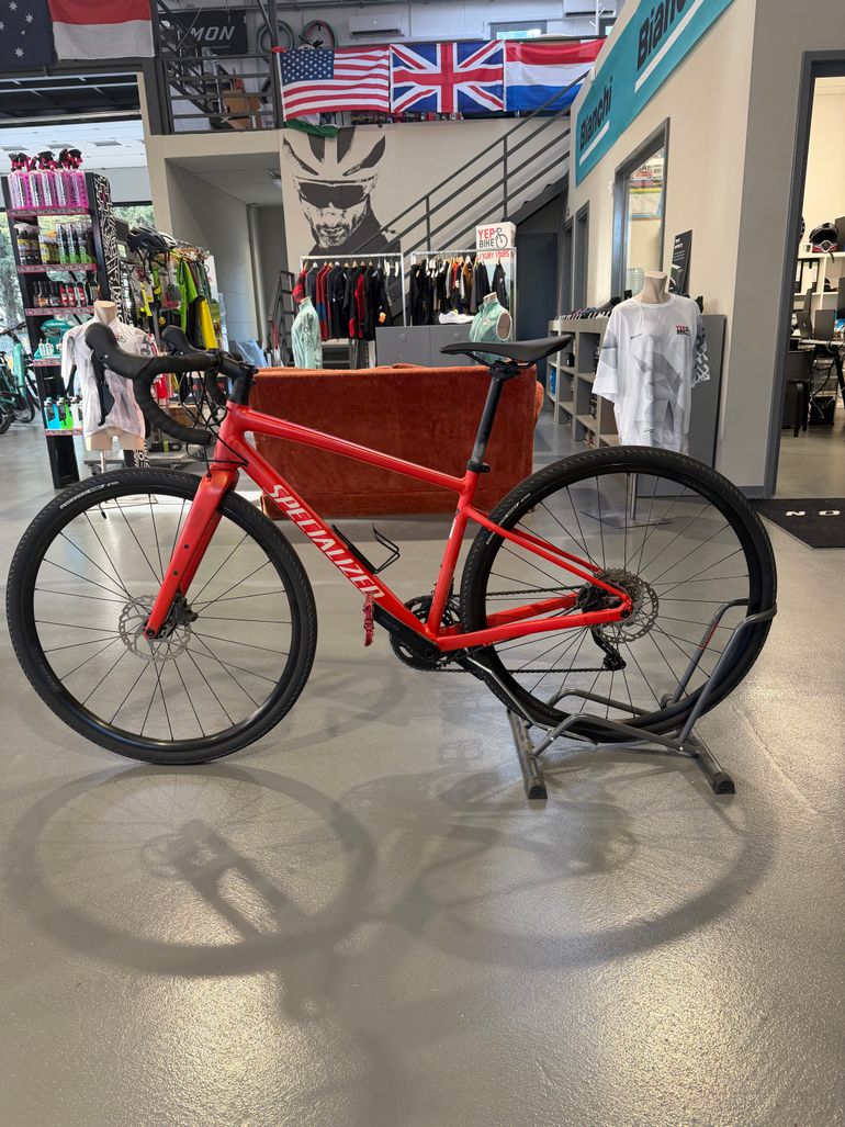 Used Specialized Diverge Elite E5 2022 2022 Road & Gravel, Red — image 1 of 9