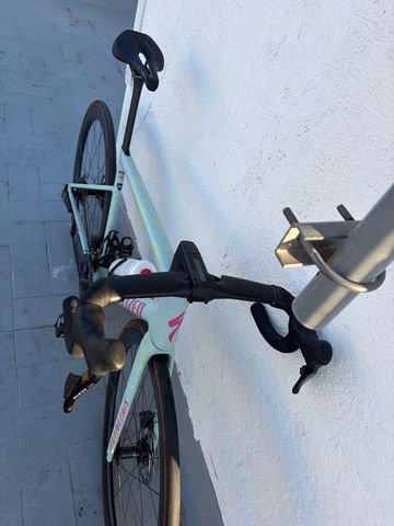 Tweedehands Specialized Tarmac Shimano 105 2026 Road & Gravel — afbeelding 2 van 3