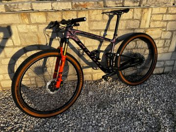 Gebrauchtes Giant Anthem Advanced Pro 2024 Mountainbike, Violett — Bild 2 von 6