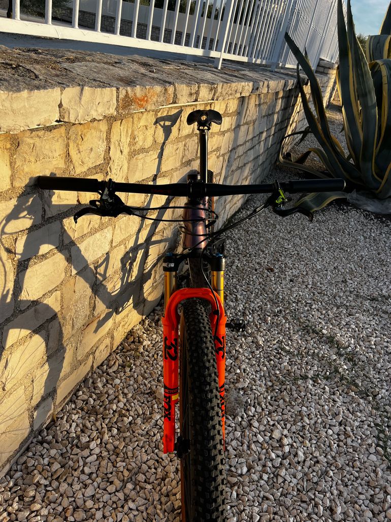 Gebrauchtes Giant Anthem Advanced Pro 2024 Mountainbike, Violett — Bild 3 von 6