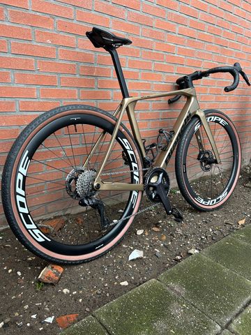 Used Bianchi Impulso Shimano Ultegra Di2 2026 Road & Gravel, Orange — image 2 of 12