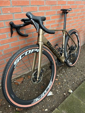 Used Bianchi Impulso Shimano Ultegra Di2 2026 Road & Gravel, Orange — image 9 of 12