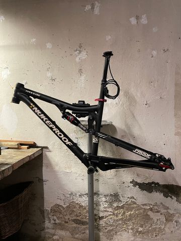 Nukeproof Mega 2012 Frameset 2012 Mountainbike usato, Nero — immagine 2 di 10