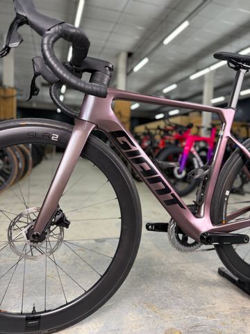 Gebrauchtes Giant Propel Advanced 1 2023 2023 Road & Gravel, Violett — Bild 15 von 24