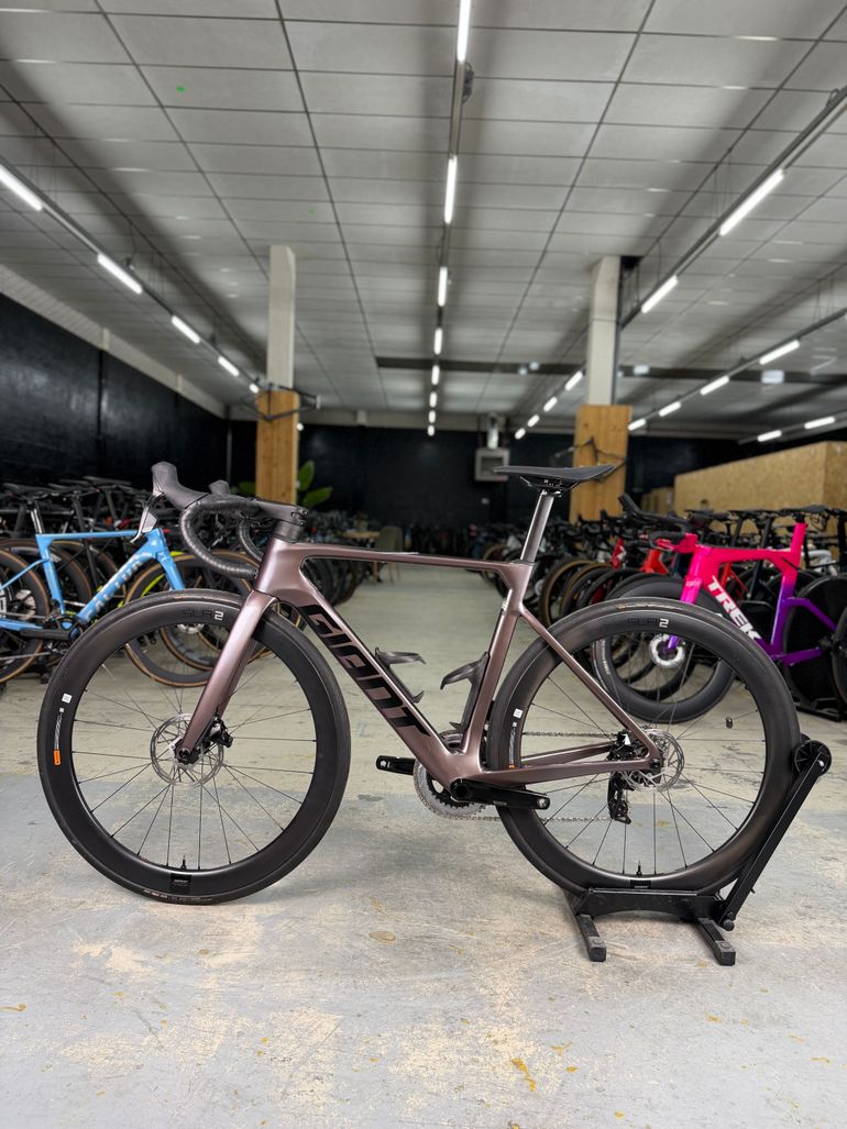Gebrauchtes Giant Propel Advanced 1 2023 2023 Road & Gravel, Violett — Bild 16 von 24