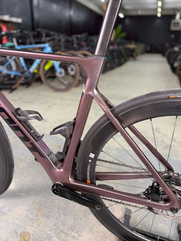 Gebrauchtes Giant Propel Advanced 1 2023 2023 Road & Gravel, Violett — Bild 22 von 24