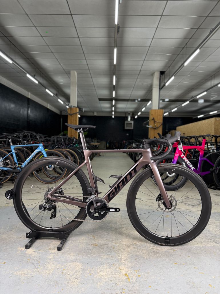 Gebrauchtes Giant Propel Advanced 1 2023 2023 Road & Gravel, Violett — Bild 1 von 24