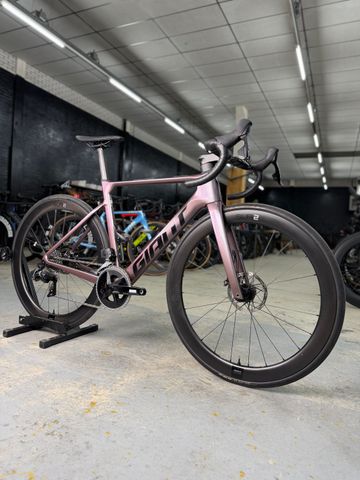 Gebrauchtes Giant Propel Advanced 1 2023 2023 Road & Gravel, Violett — Bild 2 von 24