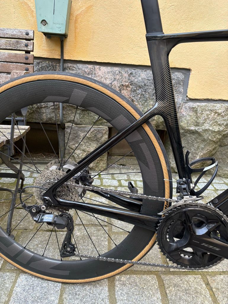 Used Cannondale Supersix Shimano 105 2024 Road & Gravel, Black — image 2 of 4