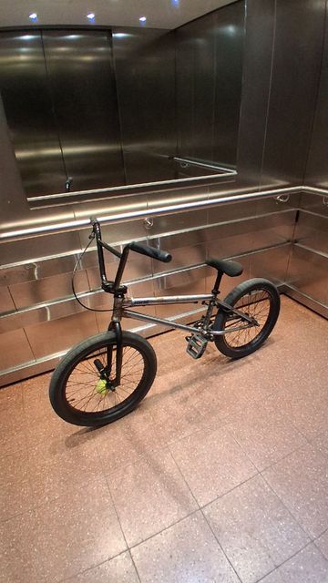 Used Mankind Custom Shimano Dura Ace Di2 2022 Mountainbike, Light Gray — image 5 of 6