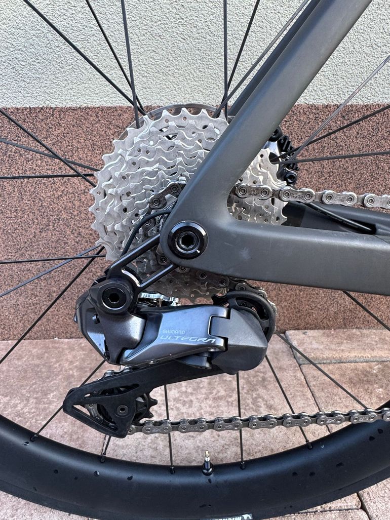 Scott Addict RC 15 2024 2024 Road & Gravel usato, Nero — immagine 7 di 10