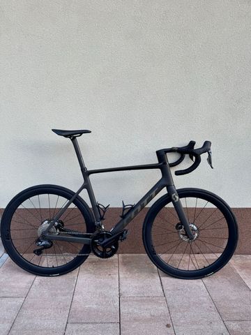 Scott Addict RC 15 2024 2024 Road & Gravel usato, Nero — immagine 1 di 10