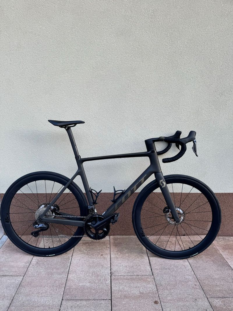 Gebrauchtes Scott Addict RC 15 2024 2024 Road & Gravel