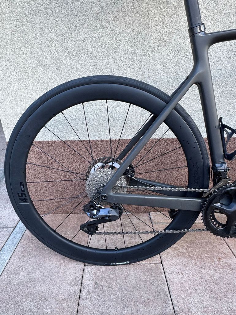 Scott Addict RC 15 2024 2024 Road & Gravel usato, Nero — immagine 5 di 10