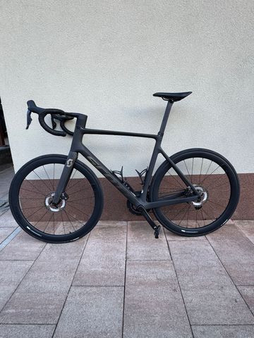 Scott Addict RC 15 2024 2024 Road & Gravel usato, Nero — immagine 2 di 10