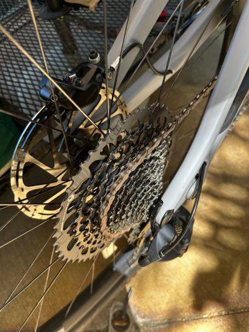 Used Specialized Enduro Comp 2023 2023 Mountainbike, Light Gray, 29 — image 9 of 12
