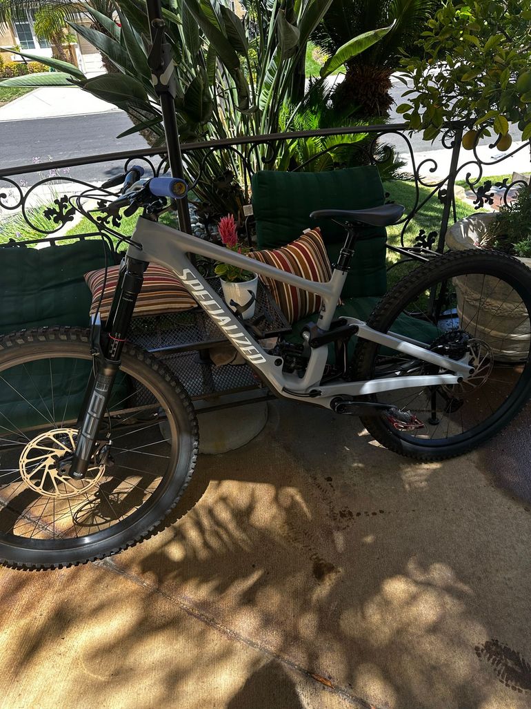 Used Specialized Enduro Comp 2023 2023 Mountainbike, Light Gray, 29 — image 2 of 12