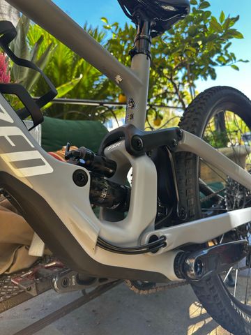 Used Specialized Enduro Comp 2023 2023 Mountainbike, Light Gray, 29 — image 5 of 12
