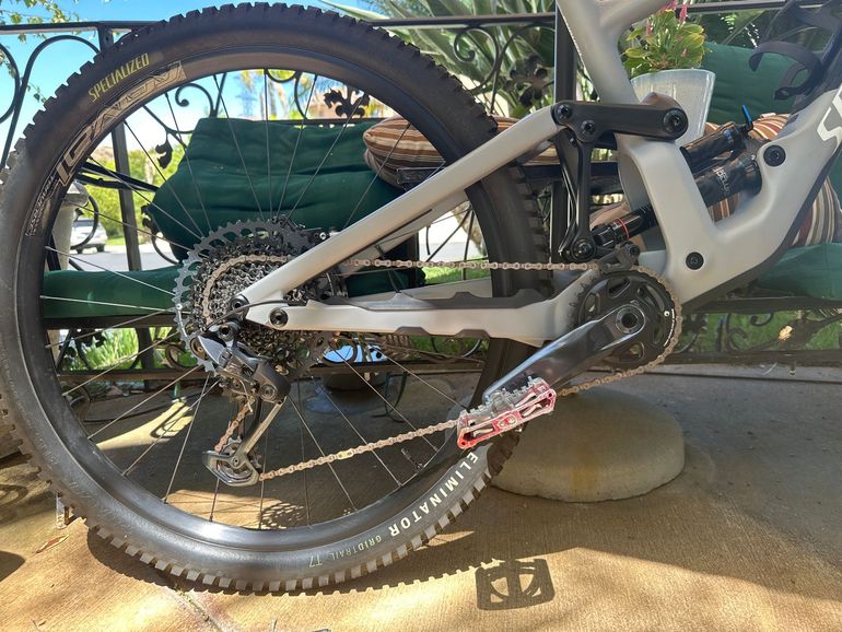 Used Specialized Enduro Comp 2023 2023 Mountainbike, Light Gray, 29 — image 3 of 12