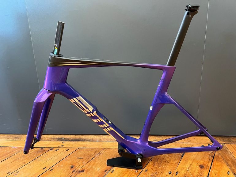 Used BMC Teammachine R 01 Frameset 2027 Frameset 2027 Road & Gravel, Blue — image 3 of 3