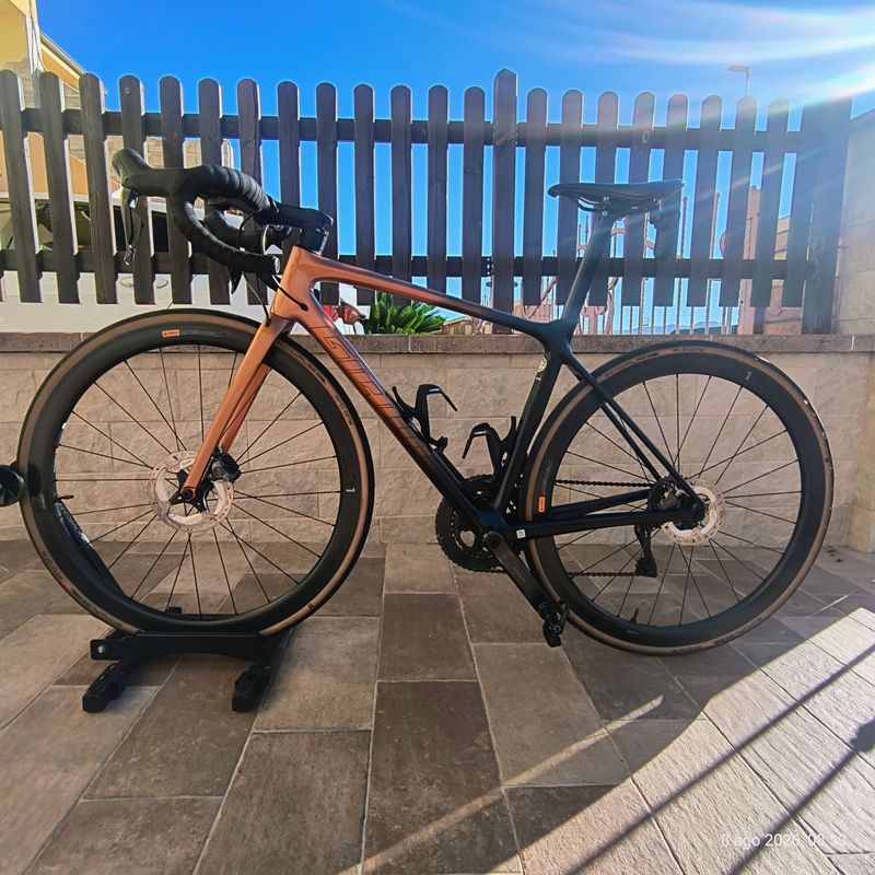 Giant TCR Advanced Pro Disc 0 Ultegra Di2 2022 2022 Road & Gravel usato