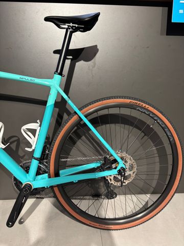 Gebrauchtes Bianchi Impulso COMP GRX 610 disc 2023 2023 Road & Gravel, Blau — Bild 6 von 9