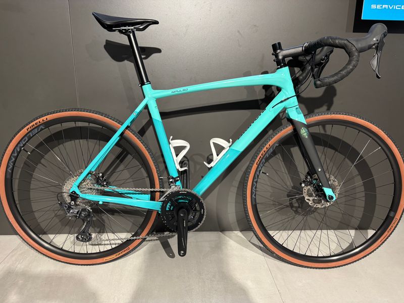 Używany Bianchi Impulso COMP GRX 610 disc 2023 2023 Road & Gravel