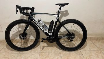 Pinarello Dogma Shimano Dura Ace Di2 2018 Road & Gravel usato, Nero — immagine 2 di 14