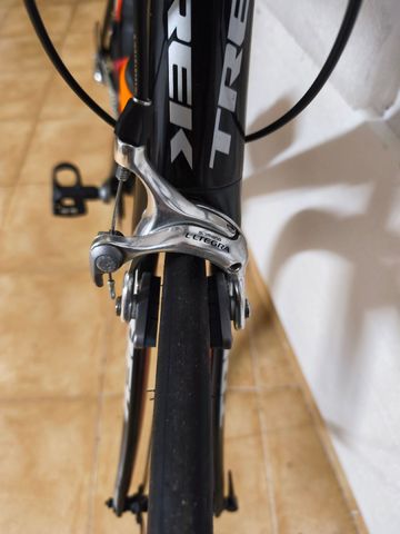 Used Trek Madone 3.5 H2 Compact 2014 2014 Road & Gravel, Black — image 6 of 8