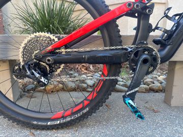 Used Specialized Enduro Pro 650b 2018 2018 Mountainbike, Red, 27.5 — image 3 of 7