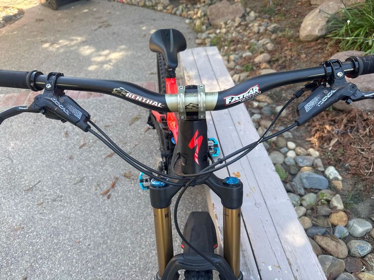 Used Specialized Enduro Pro 650b 2018 2018 Mountainbike, Red, 27.5 — image 4 of 7
