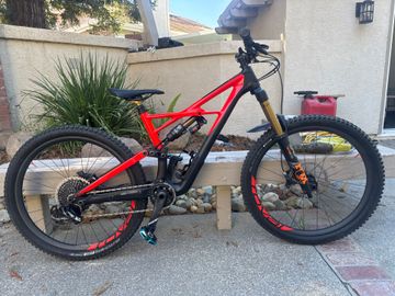 Used Specialized Enduro Pro 650b 2018 2018 Mountainbike, Red, 27.5 — image 1 of 7