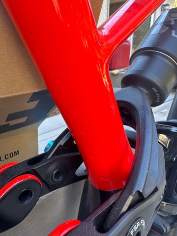 Used Specialized Enduro Pro 650b 2018 2018 Mountainbike, Red, 27.5 — image 6 of 7