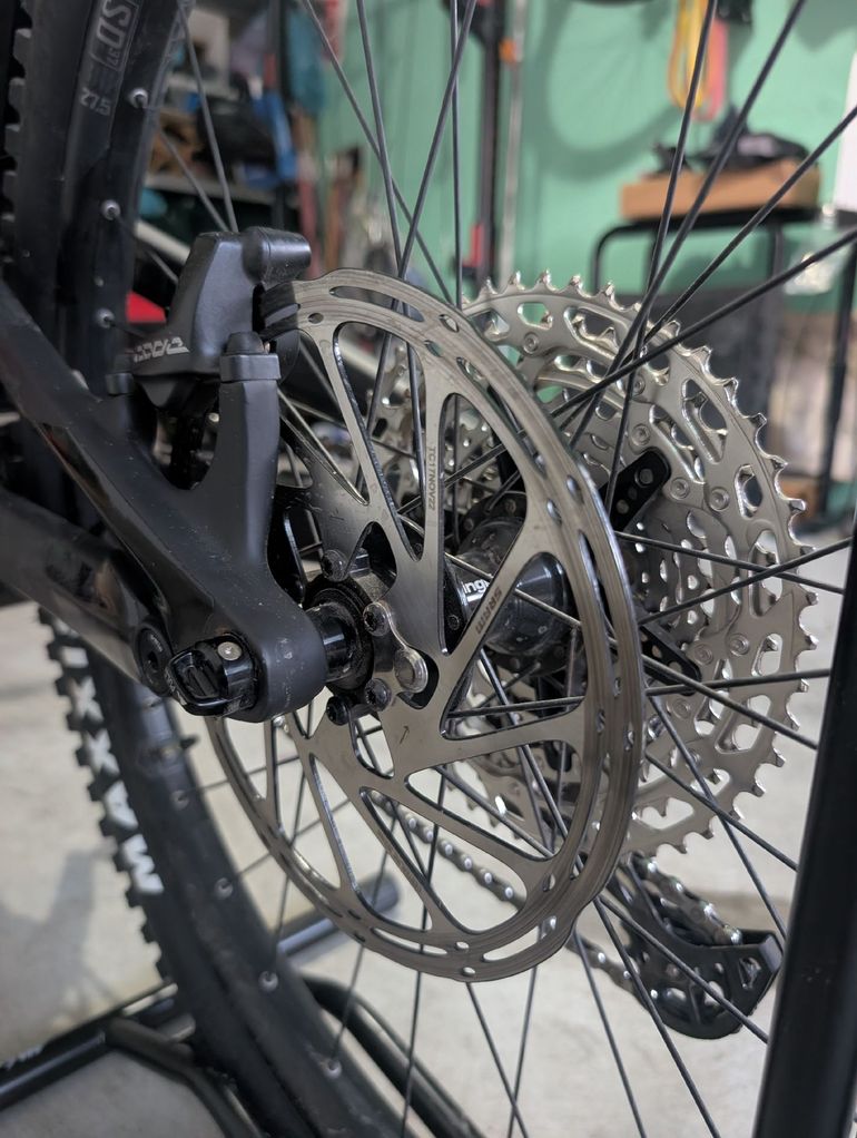 Used Canyon Torque:ON CF 7 2025 2025 Mountainbike, Black, 29, 27.5 — image 2 of 21