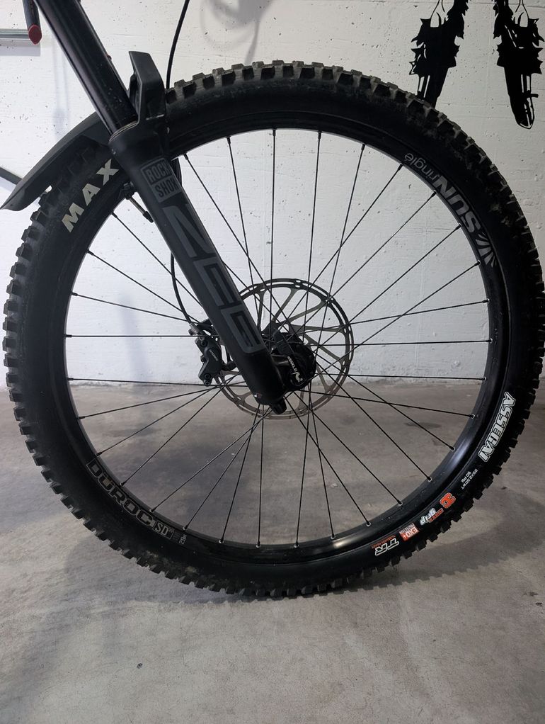 Used Canyon Torque:ON CF 7 2025 2025 Mountainbike, Black, 29, 27.5 — image 7 of 21