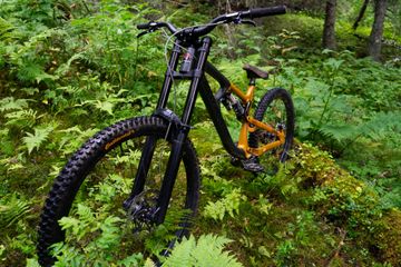 Brugt Rocky Mountain Slayer Carbon 70 2022 2022 Mountainbike — billede 2 af 9