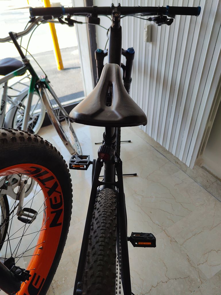 Tweedehands Specialized Epic Hardtail Comp 2022 2022 Mountainbike — afbeelding 2 van 5